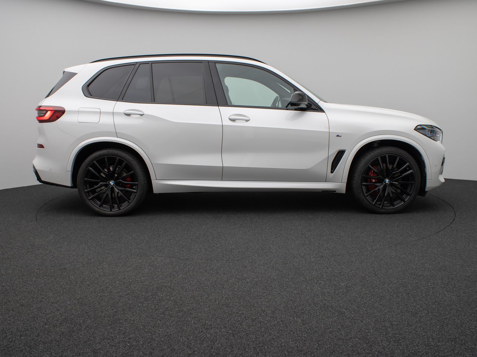 Fahrzeugabbildung BMW X5 xD30d M Sport Panorama Laser 360°HUD DAB B&W