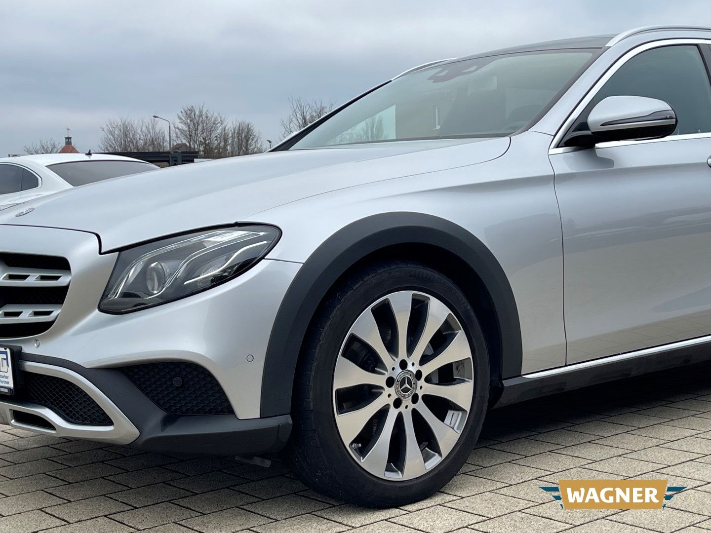 Fahrzeugabbildung Mercedes-Benz E 220 d 4Matic All-Terrain LED