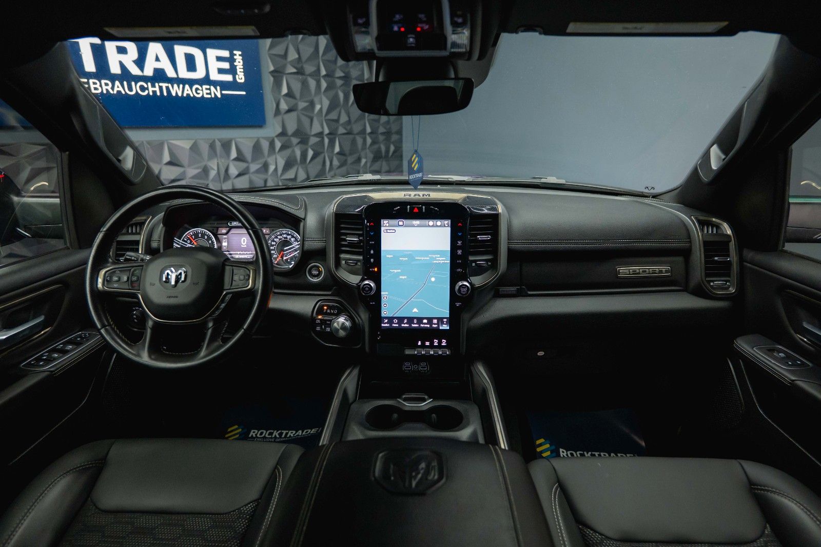 Fahrzeugabbildung Dodge RAM 5.7 V8 HEMI 4x4 OFFROAD Night-Paket *LED*19%