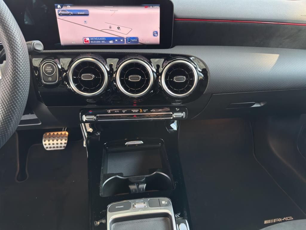 Fahrzeugabbildung Mercedes-Benz A 200 Kompaktlimousine AMG Line*Night Paket*LED