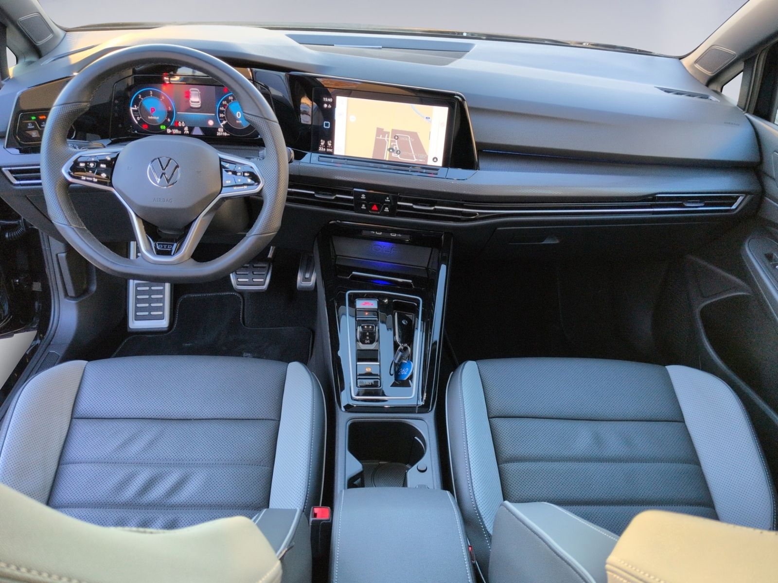 Golf VIII GTD STHZ+LEDER+PANO+