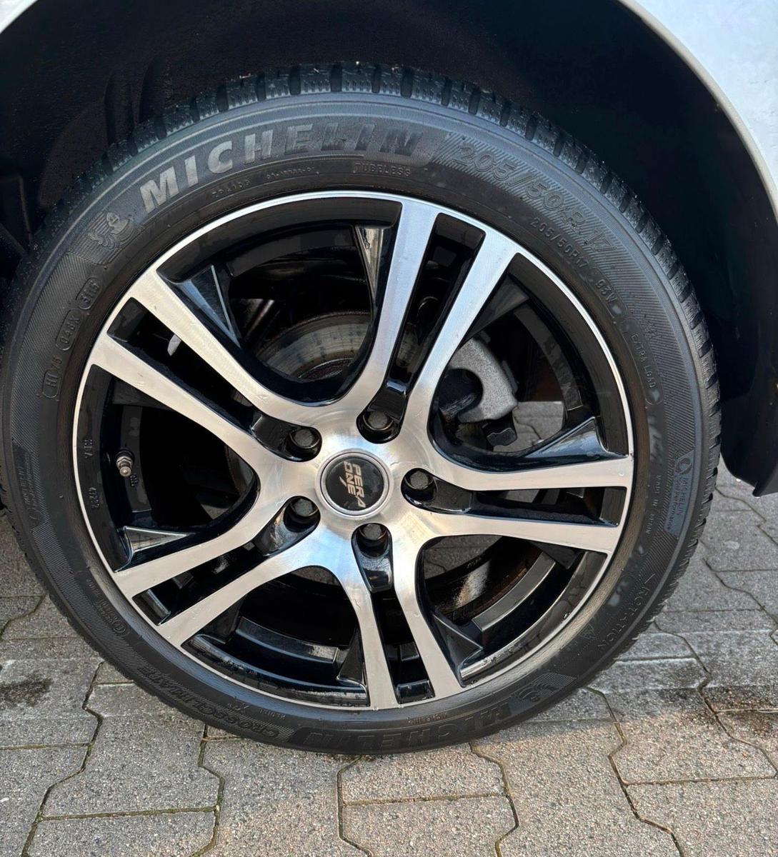 Renault Megane 2010 — engine 97 HP (71kW)