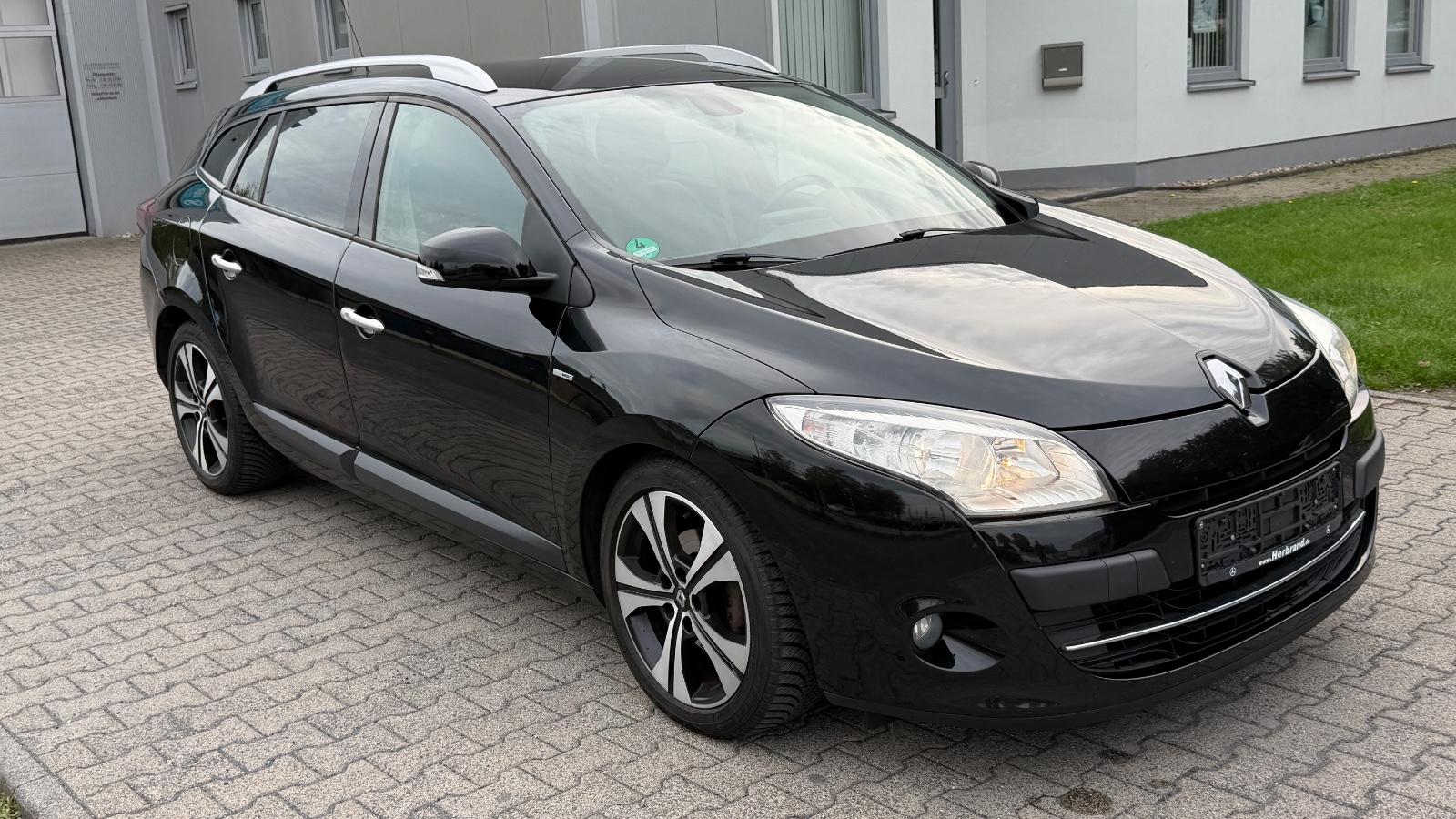 Renault Megane 2011 — rear view