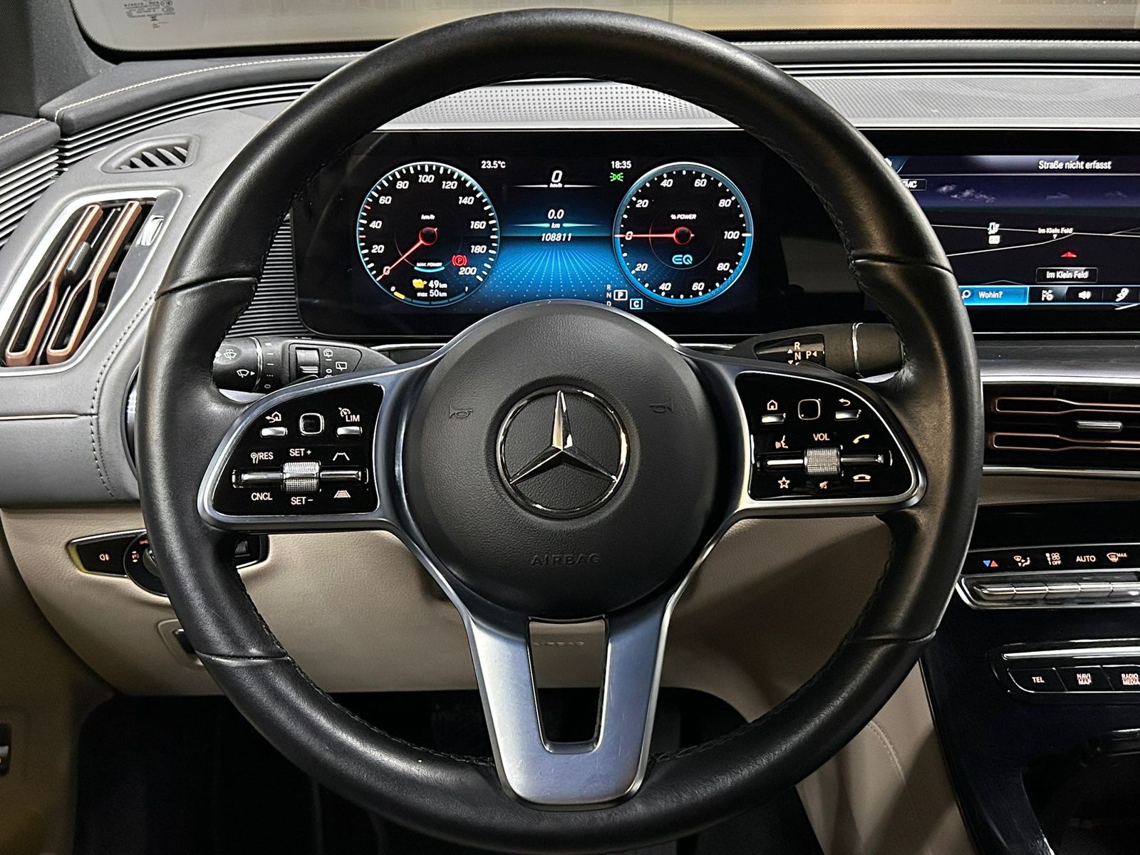 Fahrzeugabbildung Mercedes-Benz EQC 400 4M WIDES+MULTIB+HEAD+ACC+SHZ+AHK+WP+360+