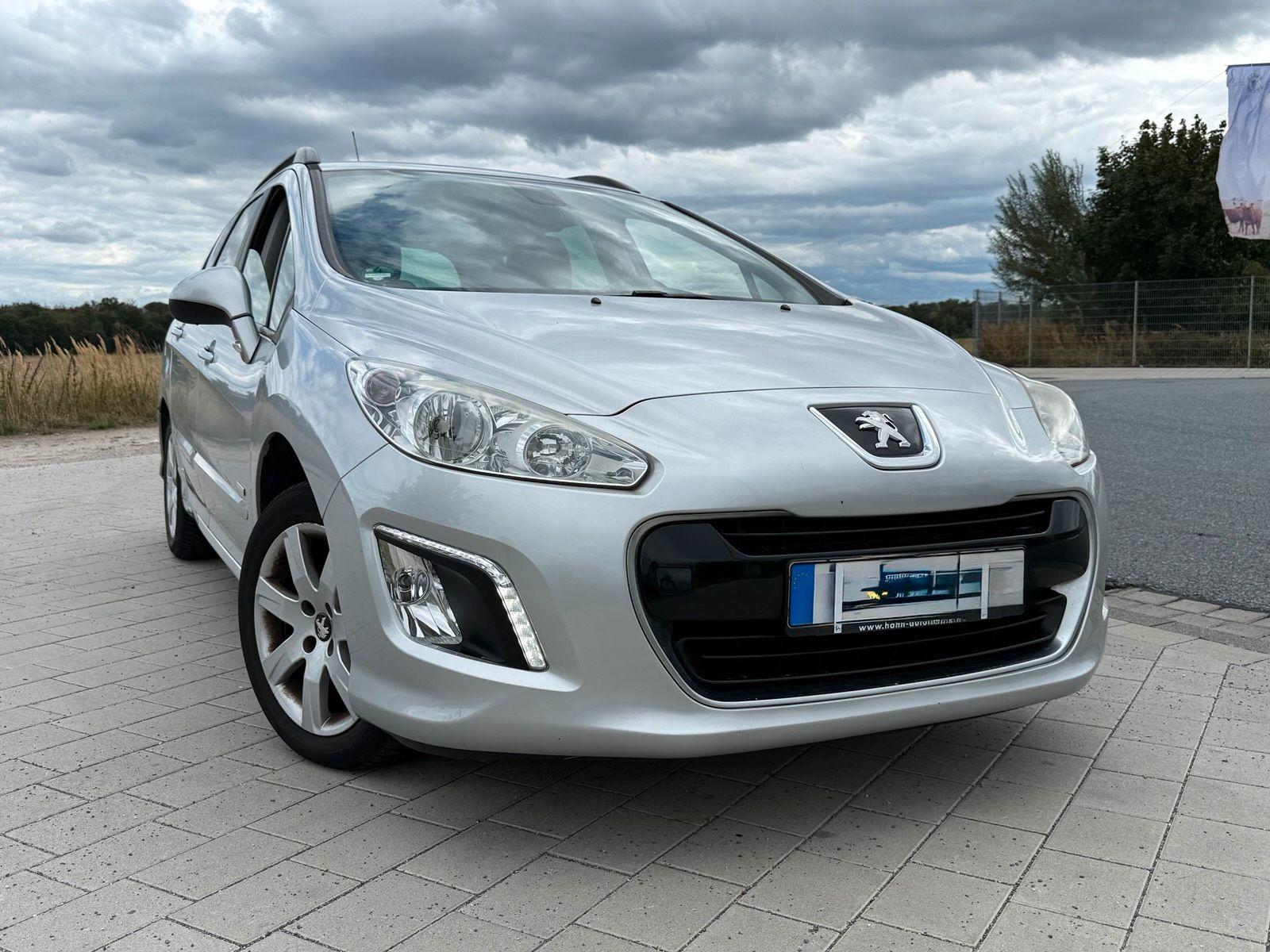 Peugeot 308 2014 — rear view