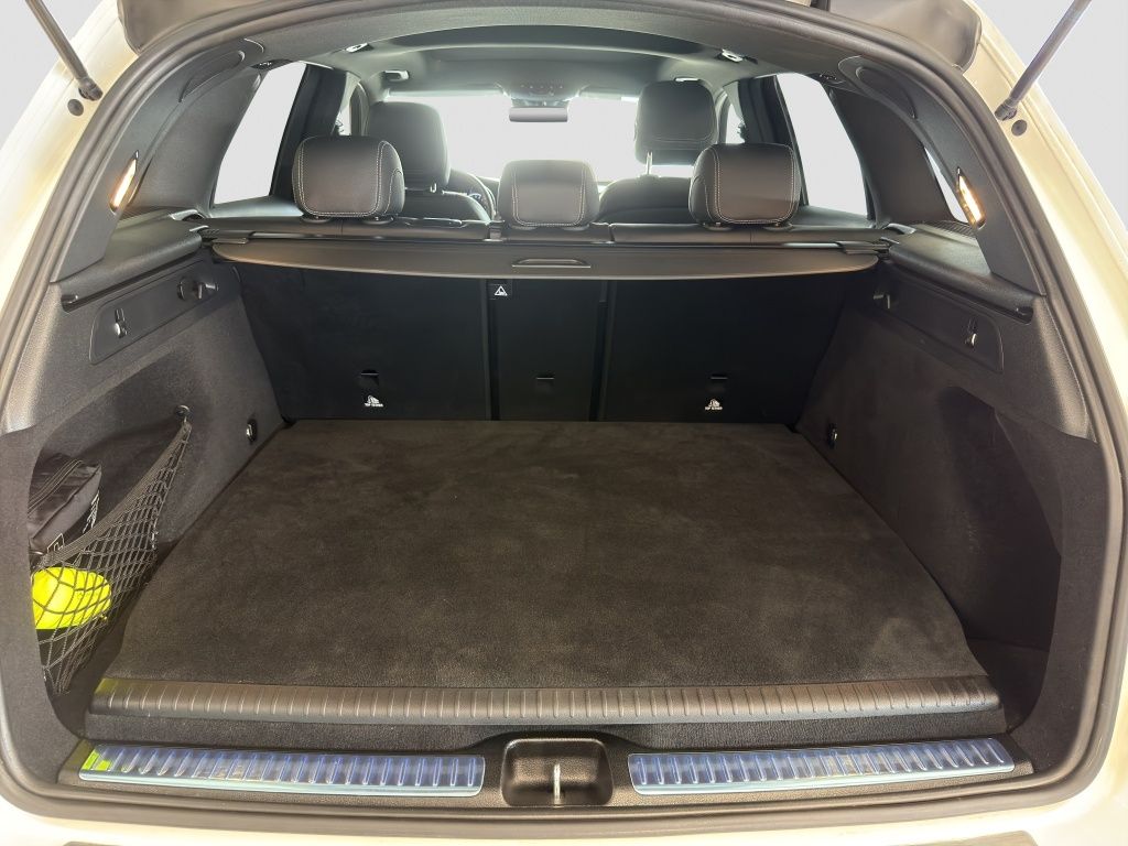 Fahrzeugabbildung Mercedes-Benz GLC 300 e 4MATIC AMG innen*OFF-ROAD aussen*LED