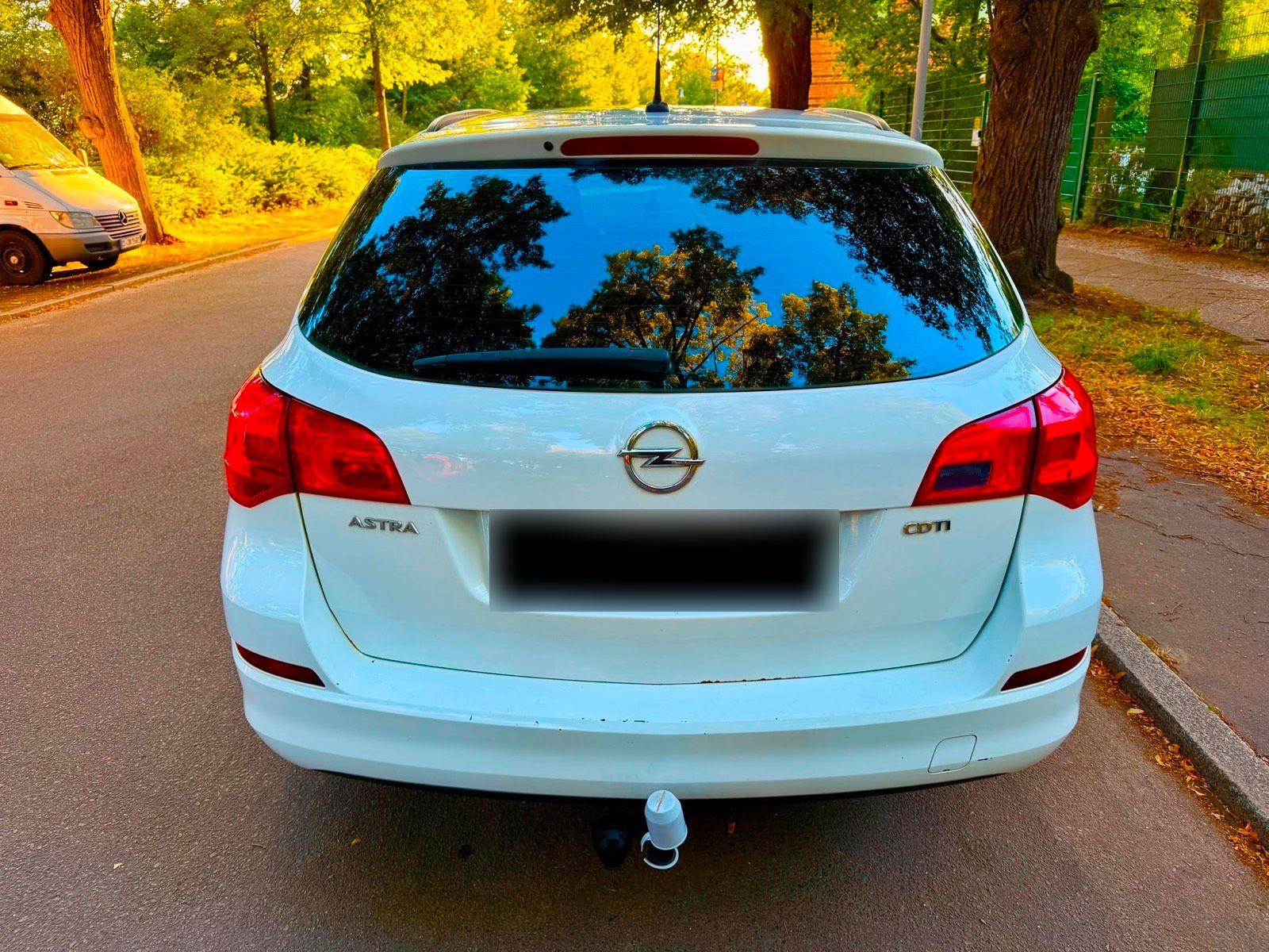 Opel Astra 2010 — photo 5