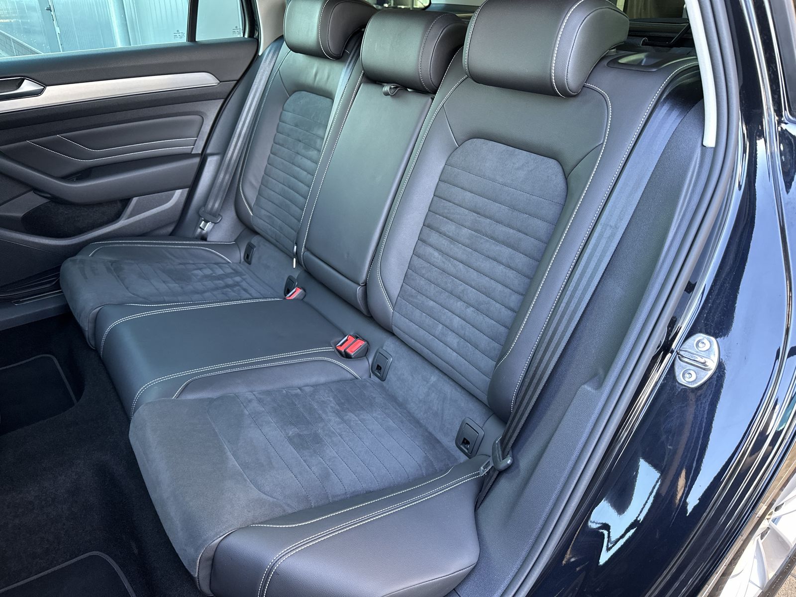 Fahrzeugabbildung Volkswagen Passat Variant 2.0 TDI DSG Elegance NAV+LED+AHK