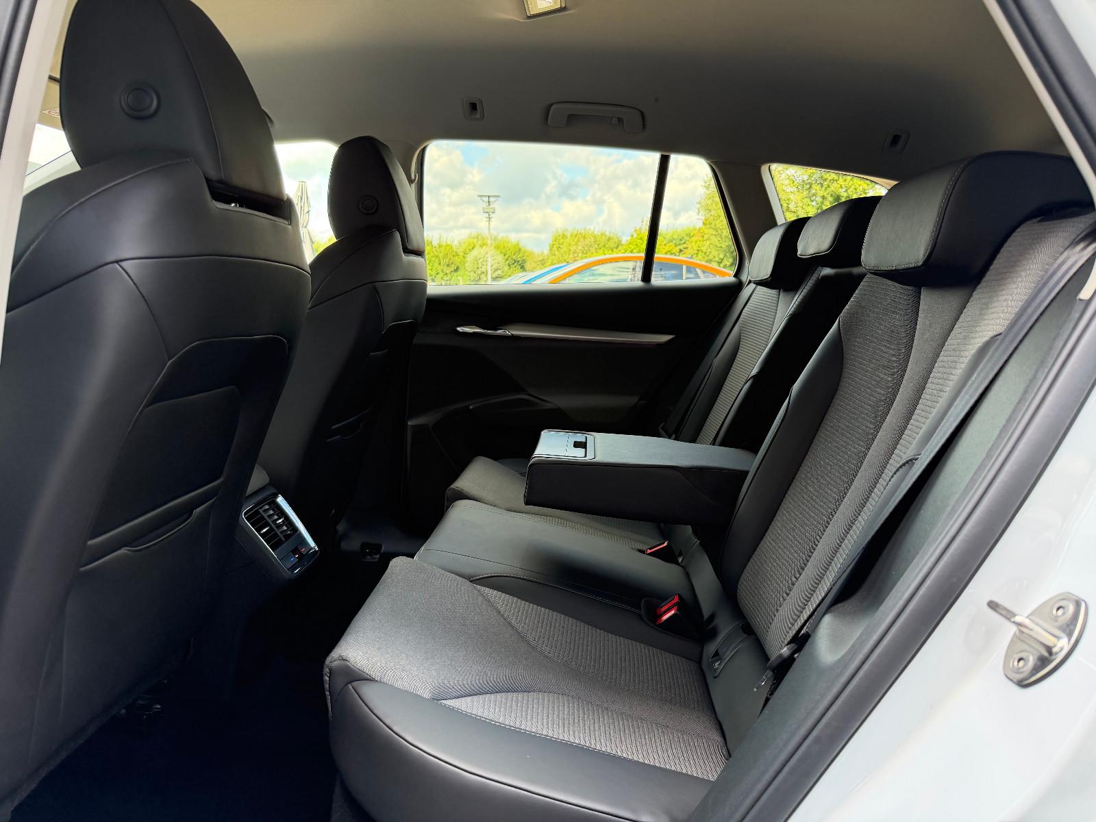Skoda ENYAQ IV 60 LOFT*T-LEDER*LED*19 ZOLL*NAVI