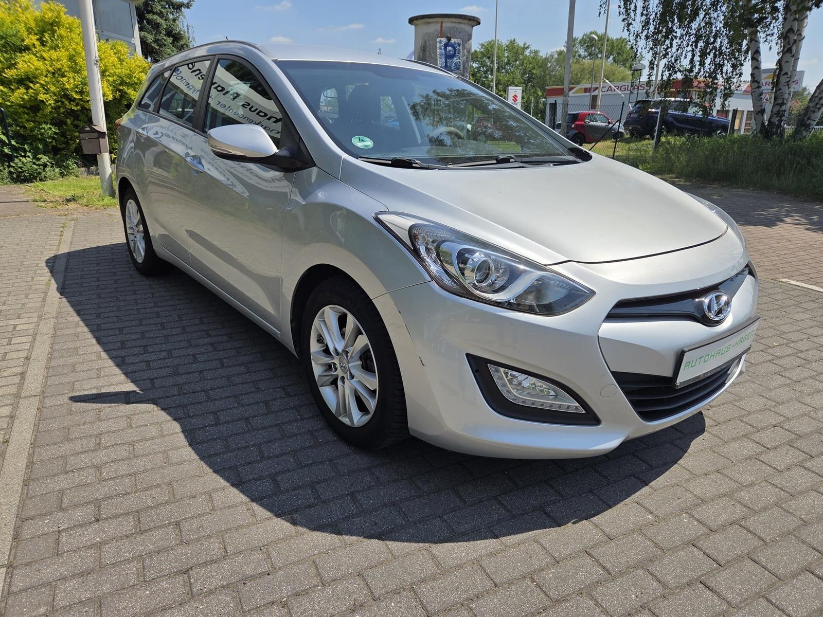 Hyundai i30 cw FIFA World Cup Edition Webasto Navigation