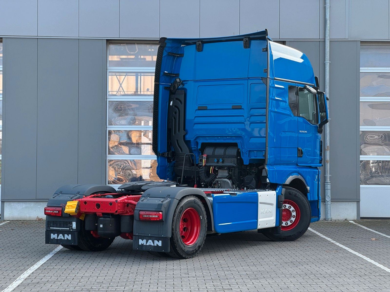 Fahrzeugabbildung MAN TGX 18.540 LL Sattelzugmaschine ACC LDW TV