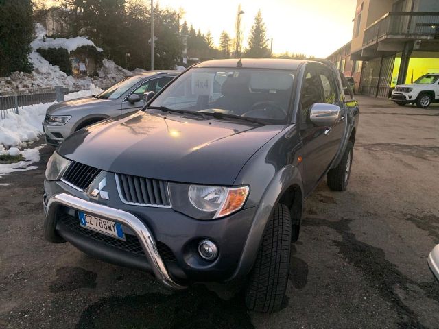 Mitsubishi L200 2.5 tdi/136CV-Intense ful-Pick u