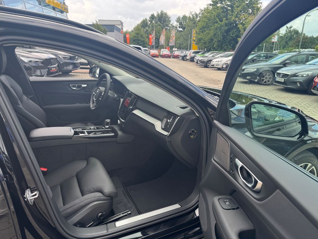 Fahrzeugabbildung Volvo V60 T6 Plug-in Hybrid AWD Plus Dark+LagomPak+