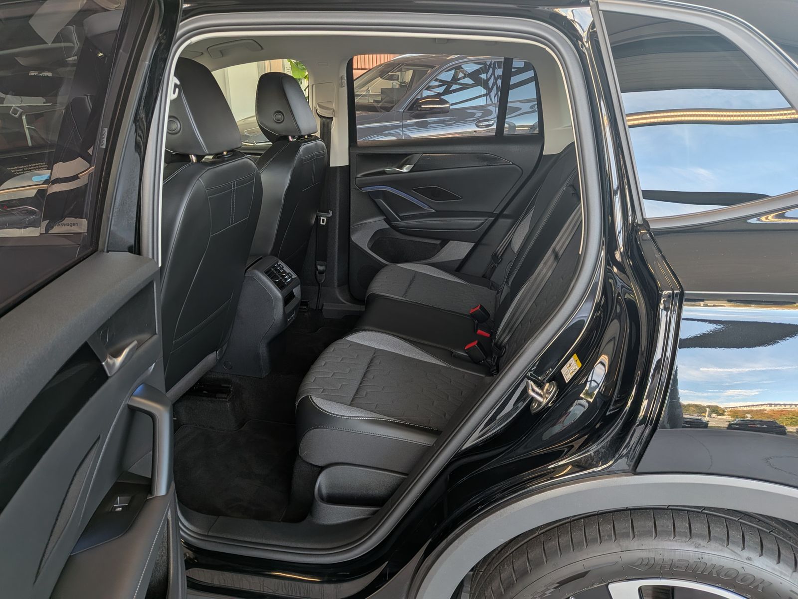 Fahrzeugabbildung Volkswagen Tiguan 1.5 eTSI ENERGY HD-Matrix 360 AHK 19