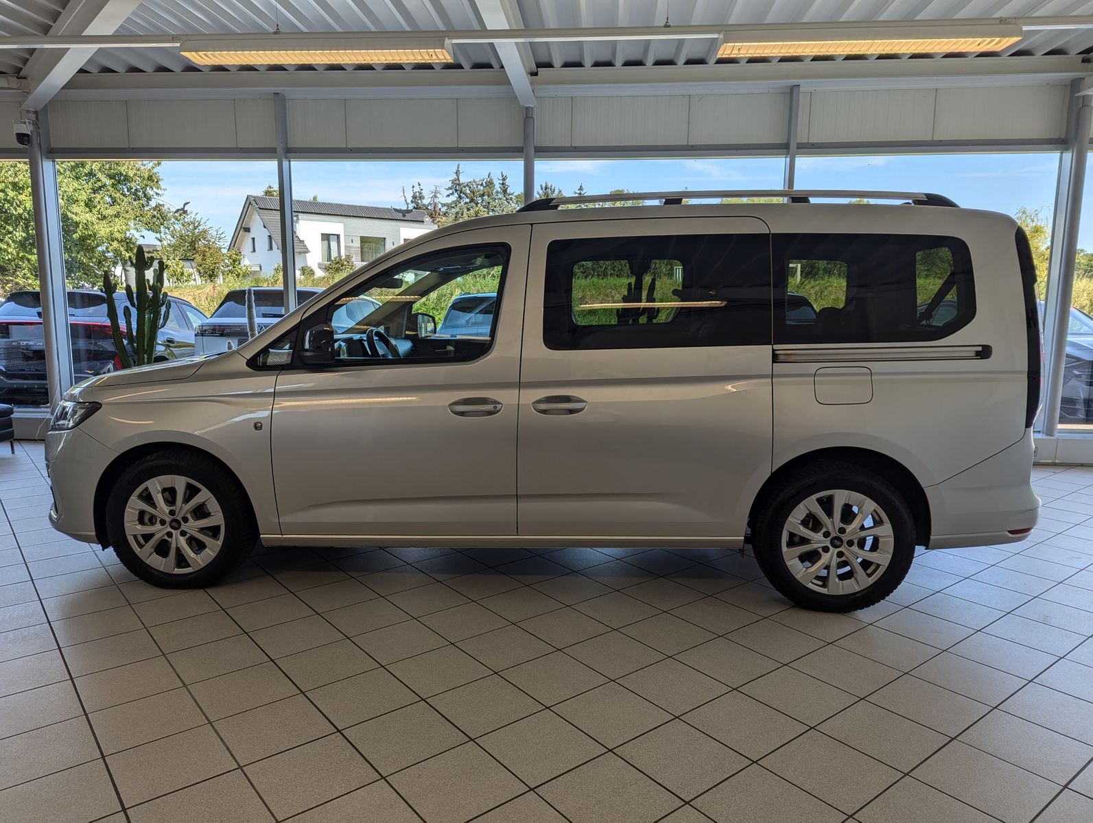 FORD Tourneo Connect L2 Titanium 7-Sitze LED Cam AHK - Image 4