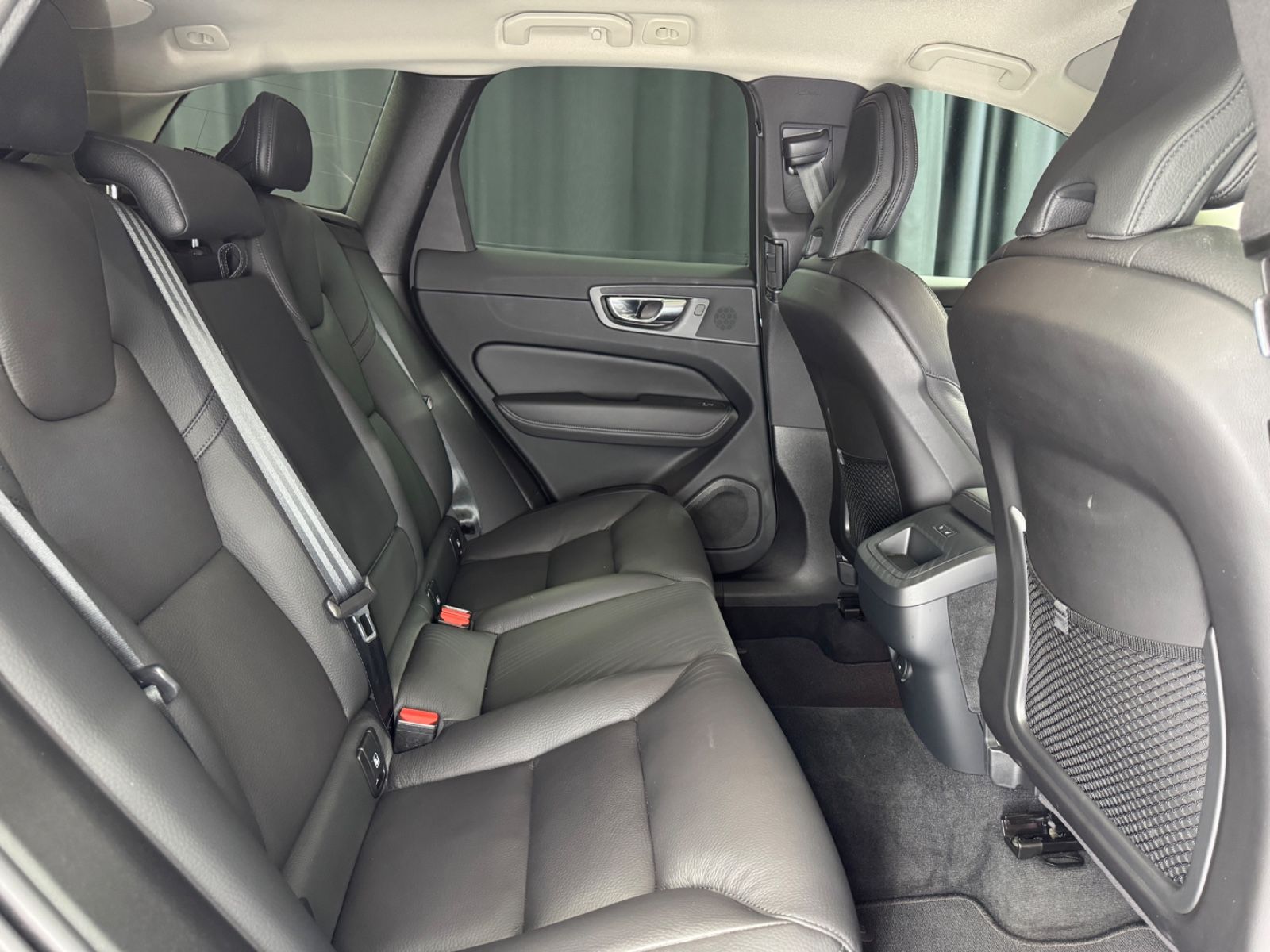 Fahrzeugabbildung Volvo XC 60 Plus Dark AWD |H/K|STDHZ|LED