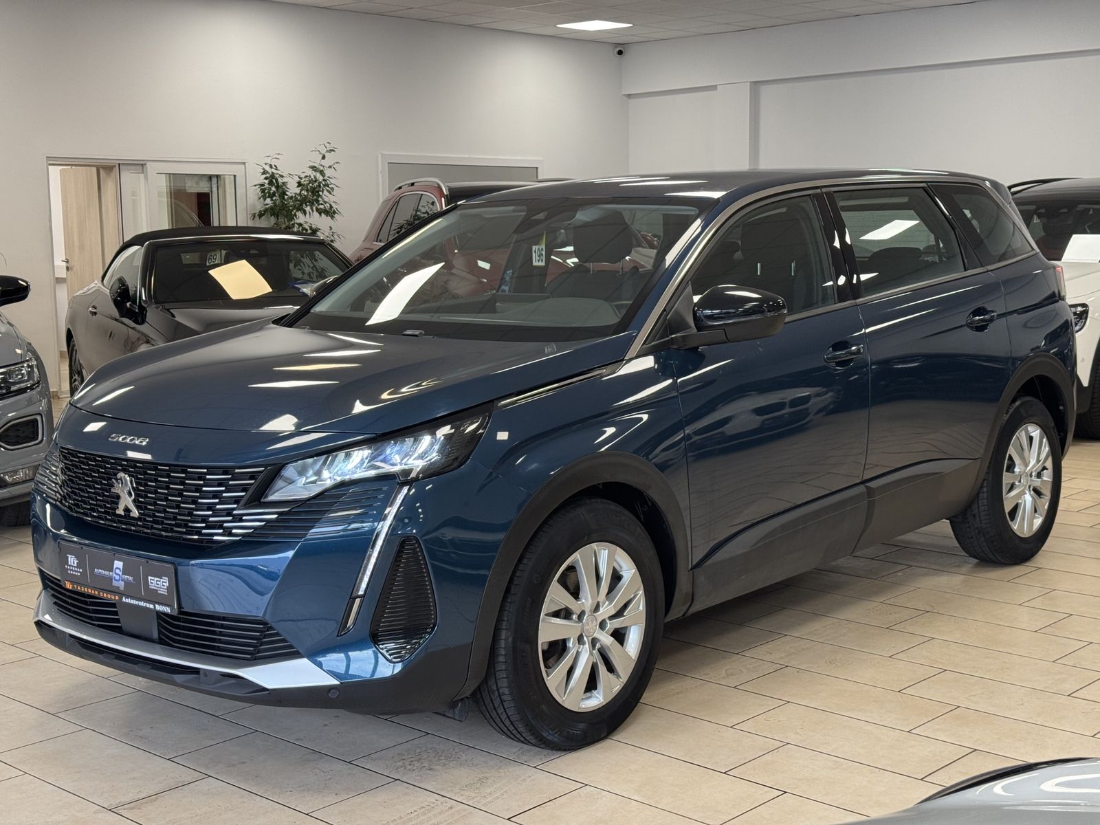 Peugeot 5008 7 Sitzer*Active-Pack*Navi*R-Cam*LED*CarPlay