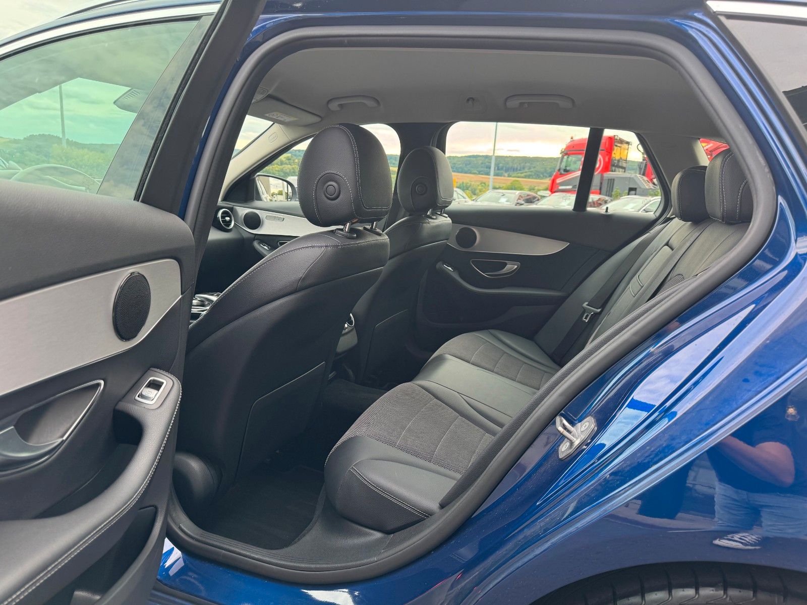 Fahrzeugabbildung Mercedes-Benz C 300 T Avantgarde+Ambiente+LED+IHC+SpiegelP