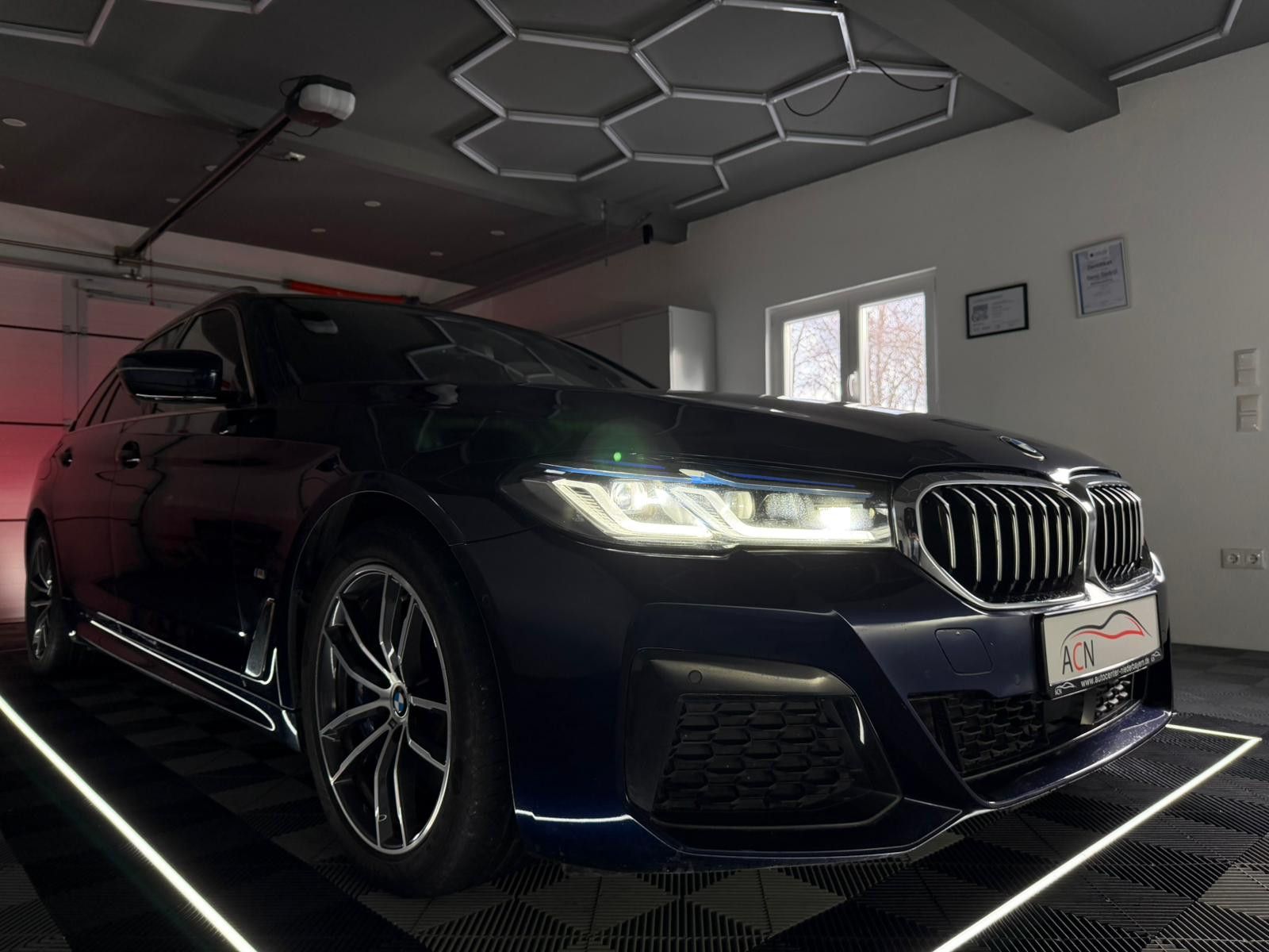 Fahrzeugabbildung BMW 530d M-SPORT/FACELIFT/LASER/ASSIST/STHZG/AHK