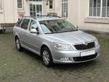 Skoda Octavia Combi Ambiente - Skoda Octavia aus 2011: Kombi