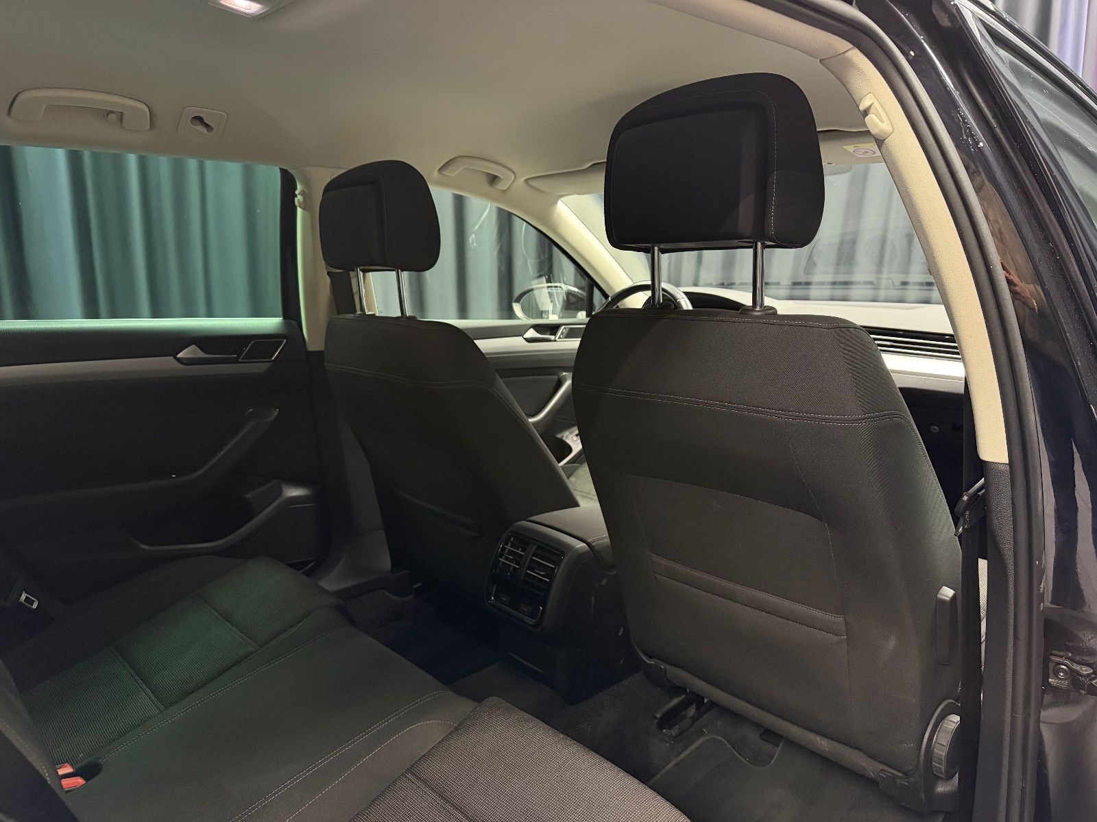 Fahrzeugabbildung Volkswagen Passat Variant Comfortline|NAVI|PDC|2-HD