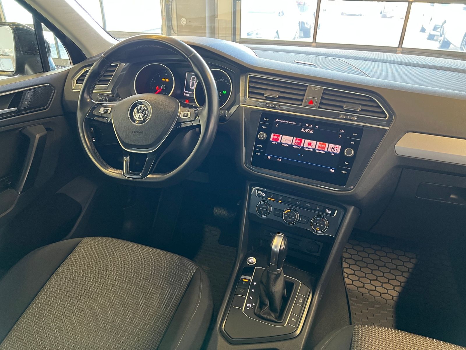 Fahrzeugabbildung Volkswagen Tiguan Trendline 1.4 TSI DSG *AHK, Sitzheizung,