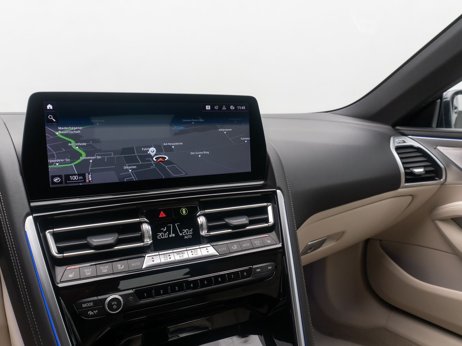 Fahrzeugabbildung BMW 840i xD Individual B&W SoftCl Laser 360°HUD Voll