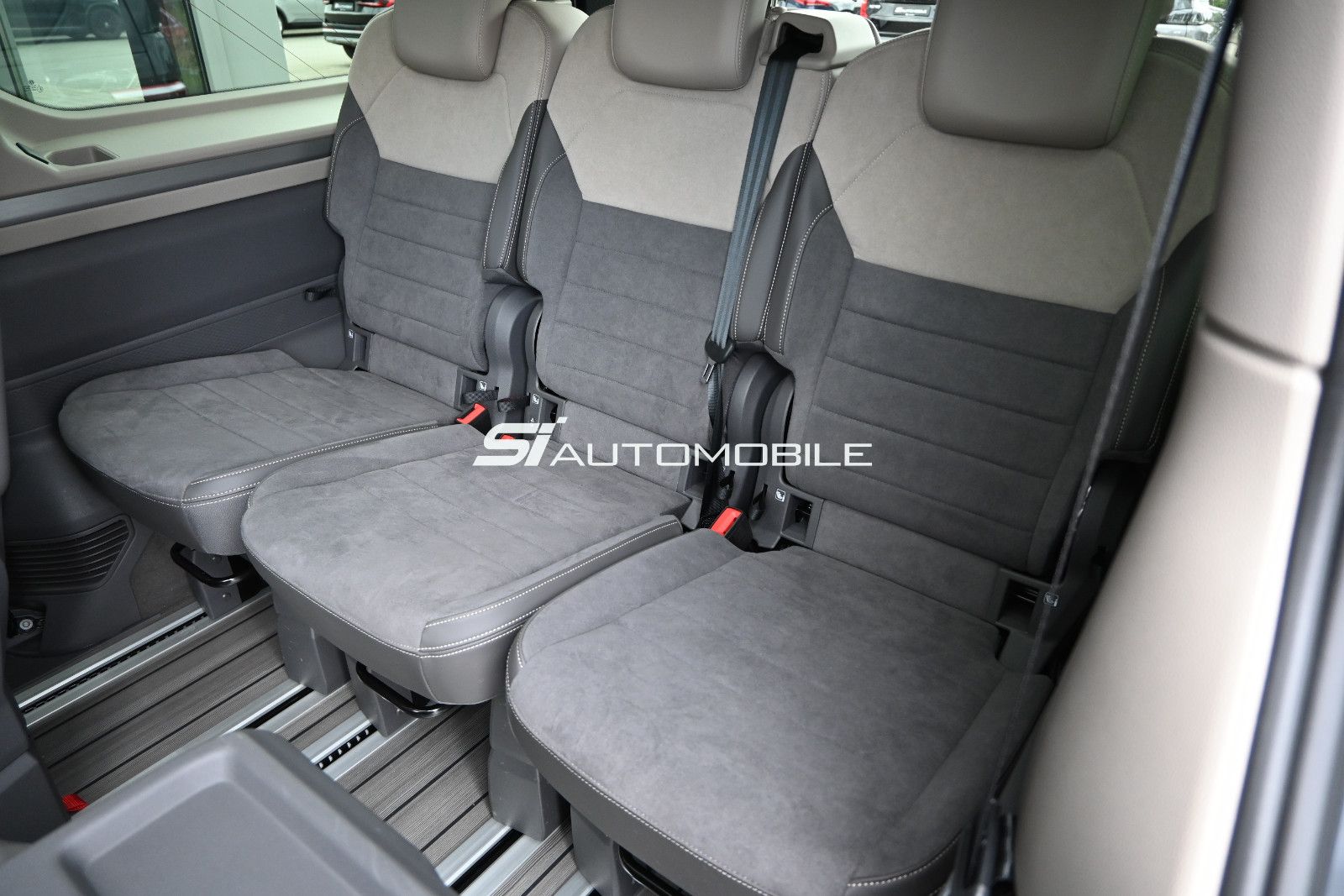 Fahrzeugabbildung Volkswagen T7 Multivan 2.0 TDI Lang Edition °UVP 84.696€°
