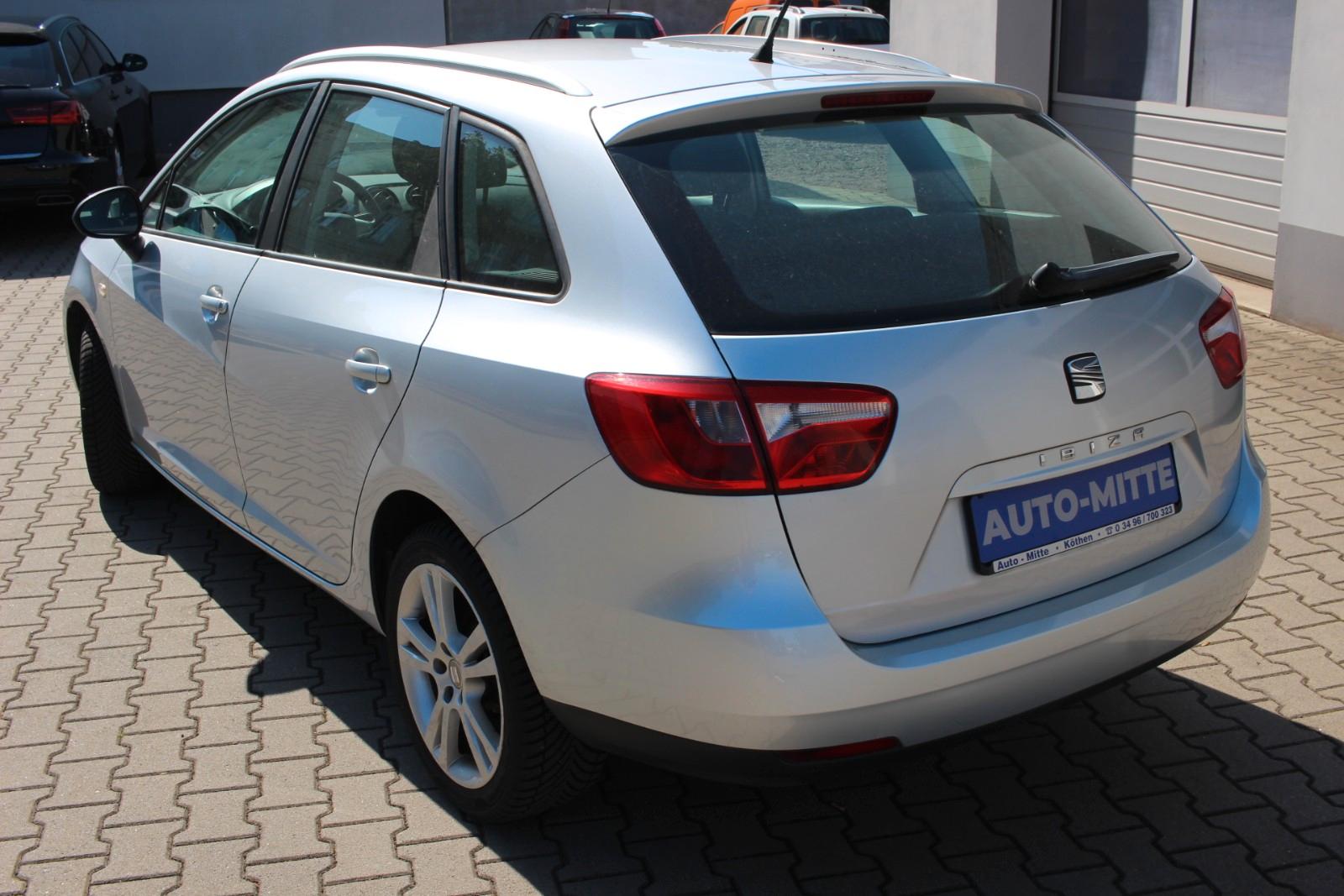 Seat Ibiza 2010 — салон