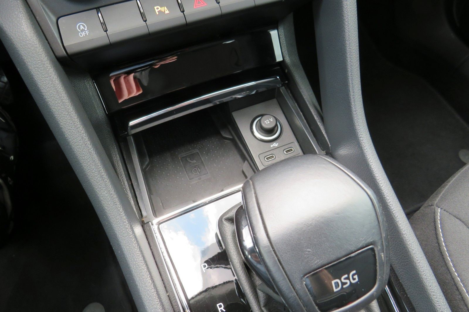 Fahrzeugabbildung SKODA Karoq Ambition DSG GRA AHK SITZH. KAMERA NAVI 1.