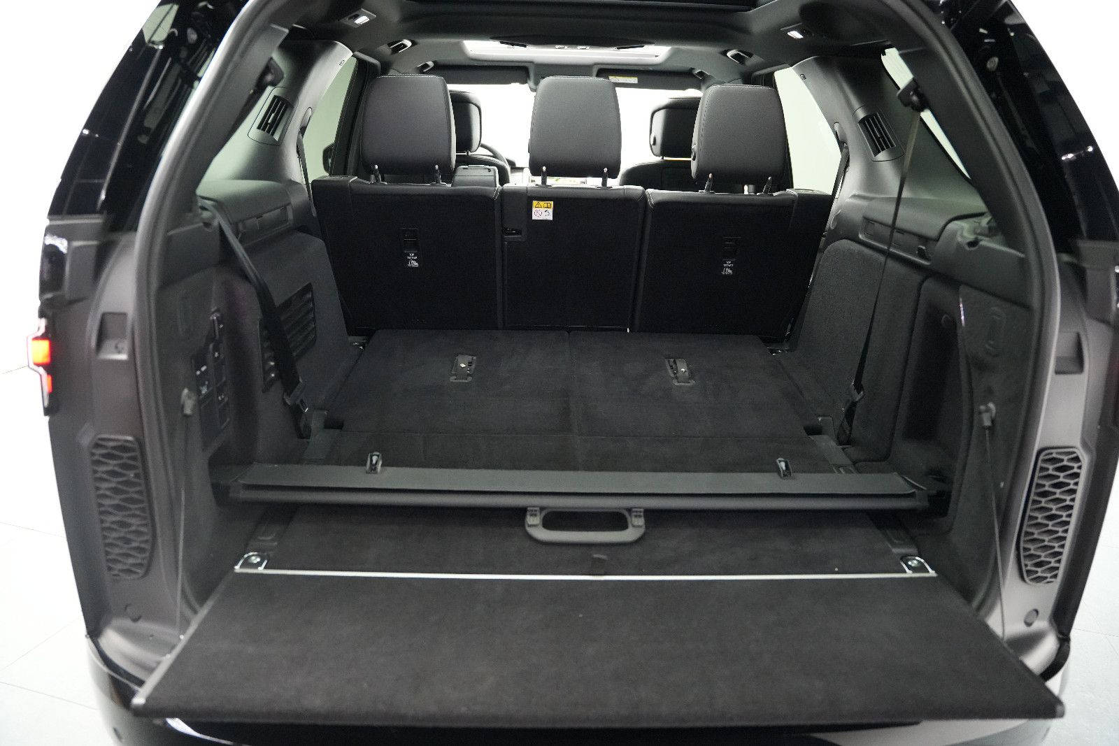 Fahrzeugabbildung Land Rover Discovery R-Dynamic AWD/7-SITZER/360'°Cam/AHK
