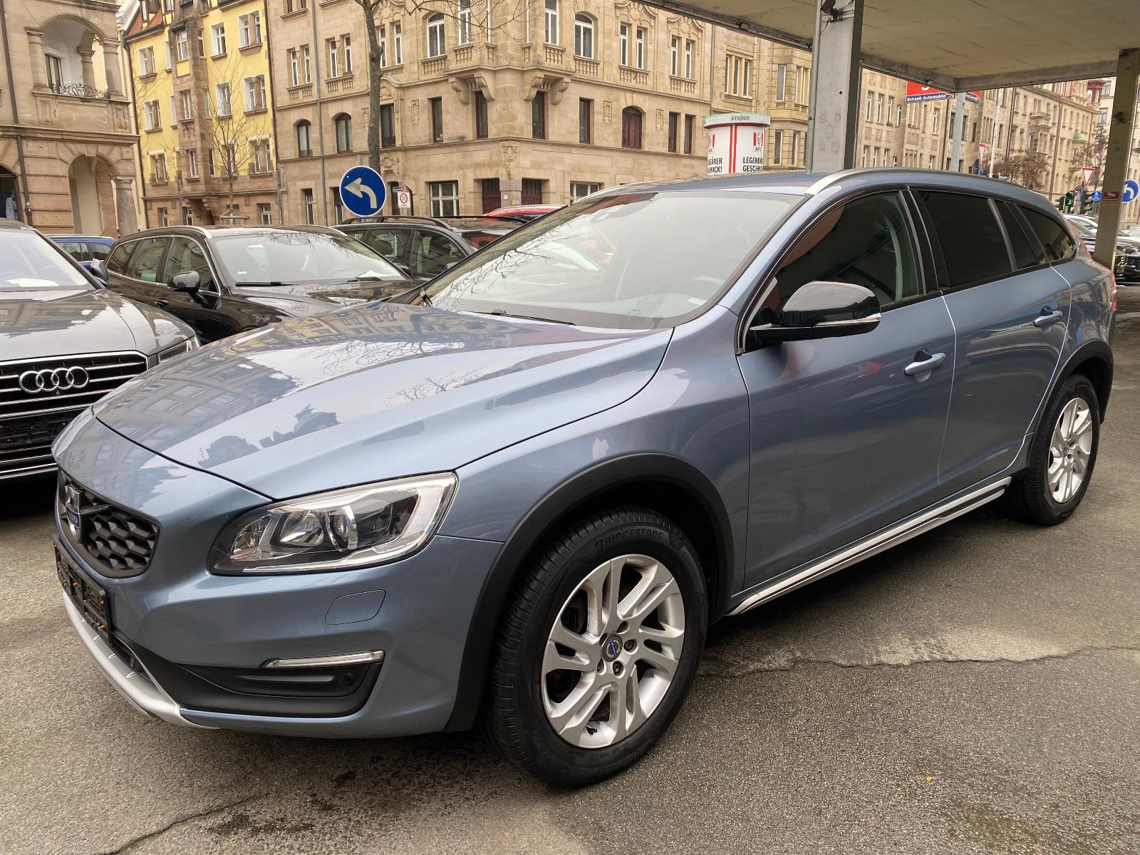 Volvo V60 CC D4 Geart. Summum LEDER XENON ACC BLIS CAM