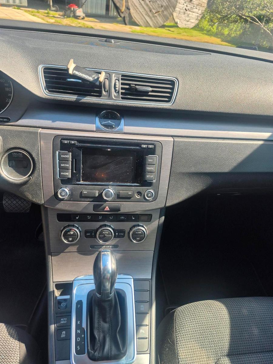 Volkswagen Passat 2012 — photo 11