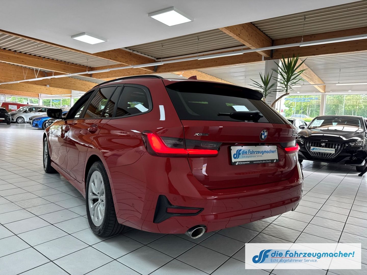 Fahrzeugabbildung BMW 330 e xDrive Advantage Touring Park-Assistent AH
