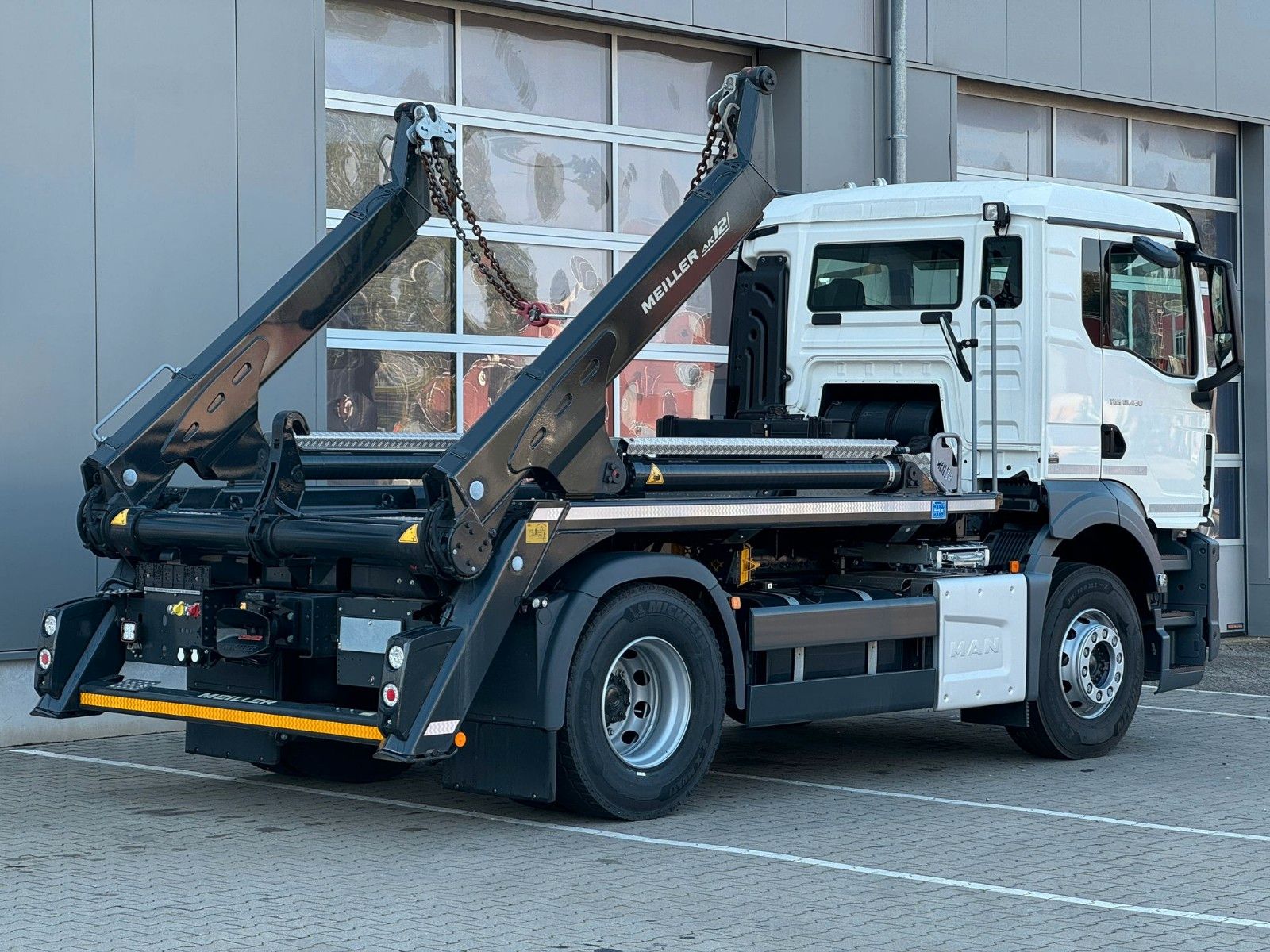 Fahrzeugabbildung MAN TGS 18.430 4x2 Absetzkipper MEILLER 12AK Funk