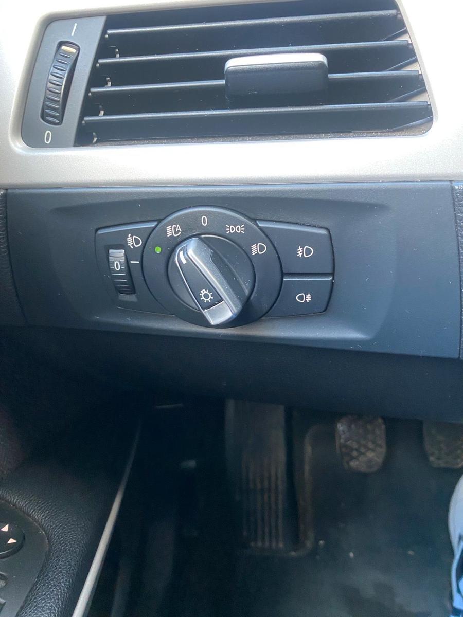 BMW 318 2010 — photo 10