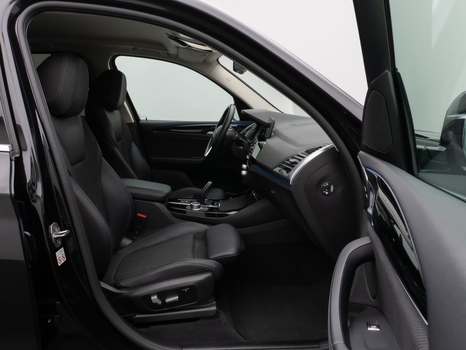 Fahrzeugabbildung BMW X3 xD30e xLine Kamera DAB HiFi Komfort Sport LED