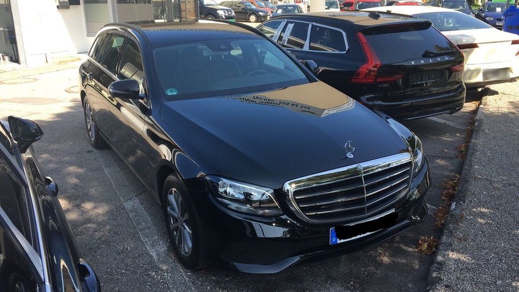 Image of Mercedes-Benz E 220