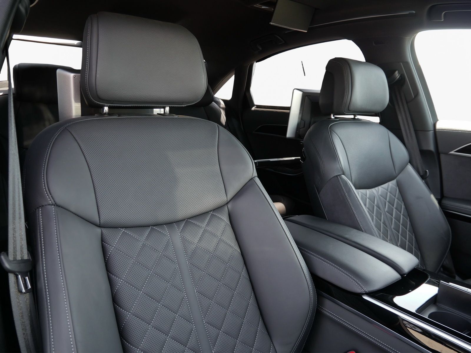 Audi A8 - Bild 11