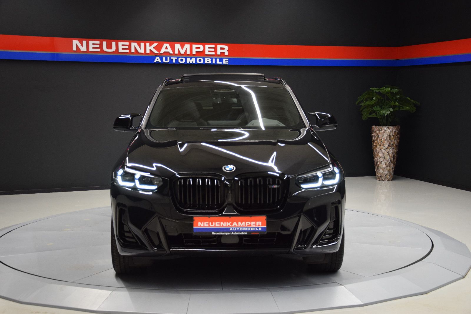 Fahrzeugabbildung BMW X4 M40i xD Laser Pano ACC h/k AHK 360° 21"Memory