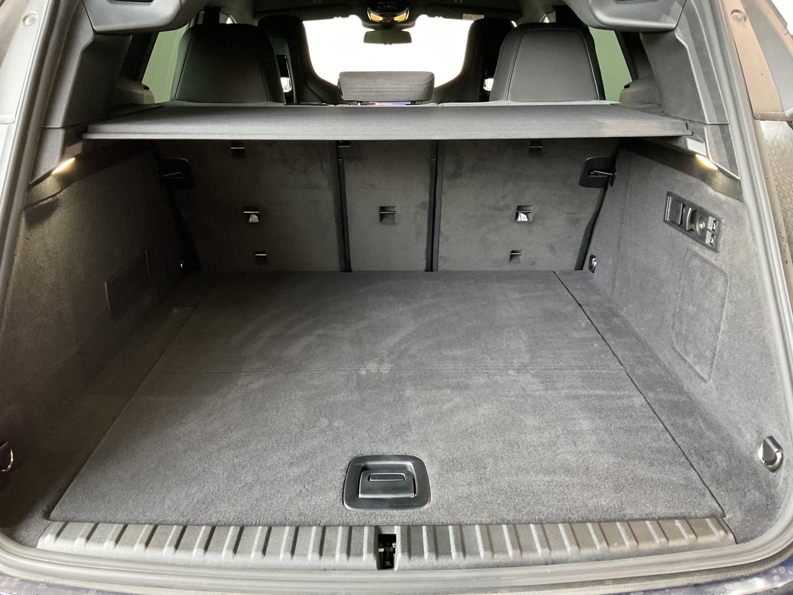 Fahrzeugabbildung BMW iX xDrive45 Harman Kardon Surround | Sitzbelüftu