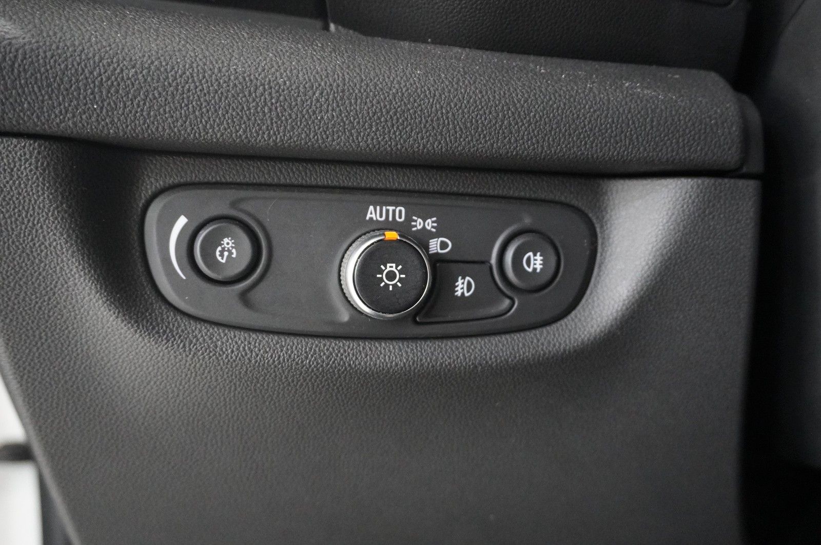 Fahrzeugabbildung Opel Insignia B ST 2.0D ELEGANCE NAVI/LED/KAMERA/HUD