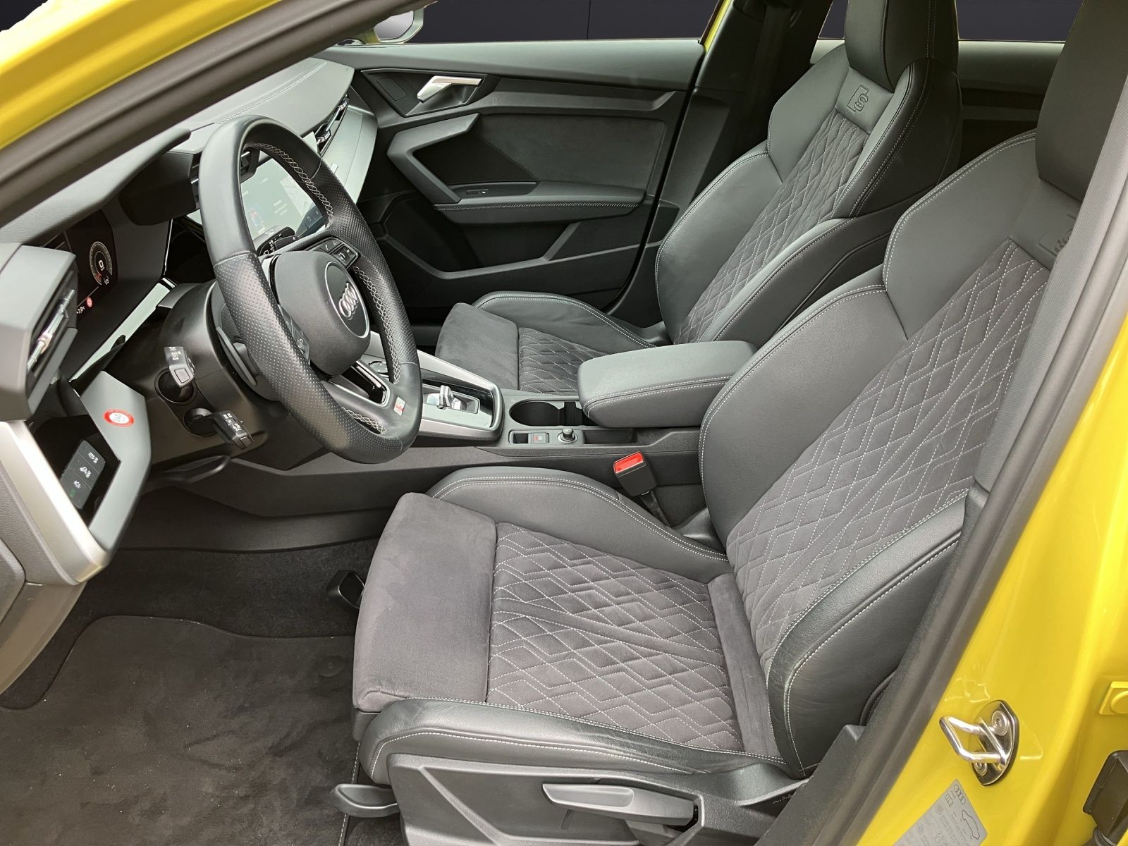 Fahrzeugabbildung Audi A3 Limousine 40 TDI quattro MATRIX NAVI STANDH K