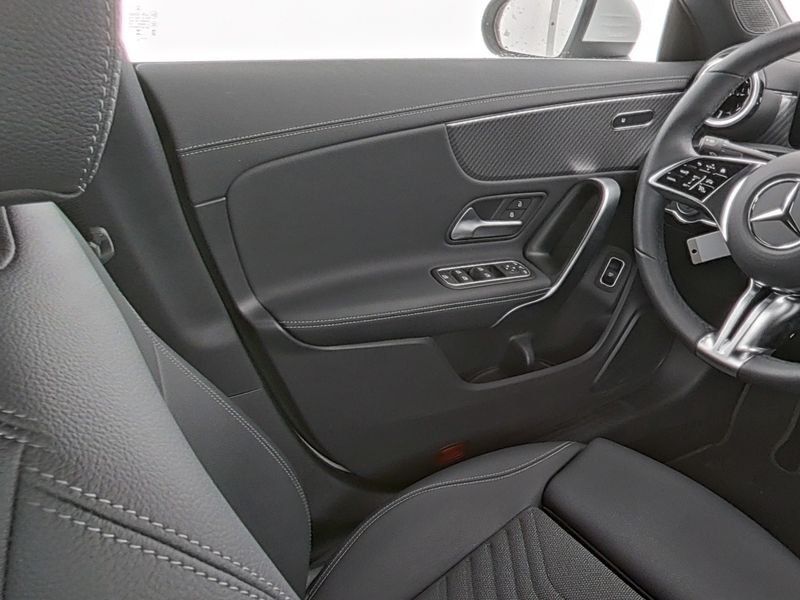 Fahrzeugabbildung Mercedes-Benz CLA 180 Progressive*Pano*Totwink*CarPlay*LED*Kam