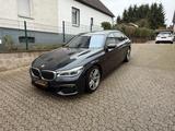 BMW 740 L i  M SPORT PAKET - BMW 740 mit Benzin-Antrieb: Limousine