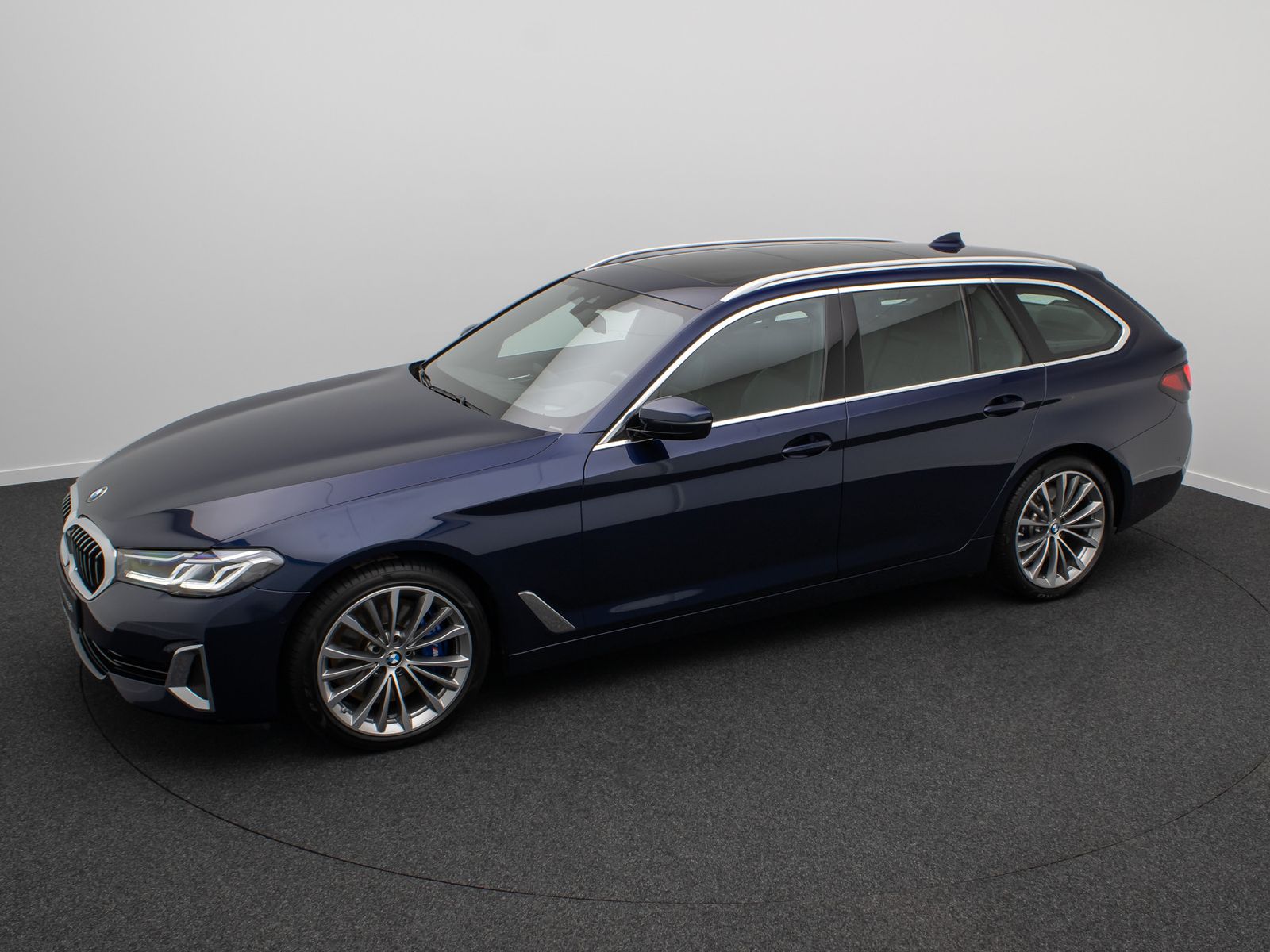 Fahrzeugabbildung BMW 530d xD Luxury Line HUD DAB AHK Panorama H/K 19"
