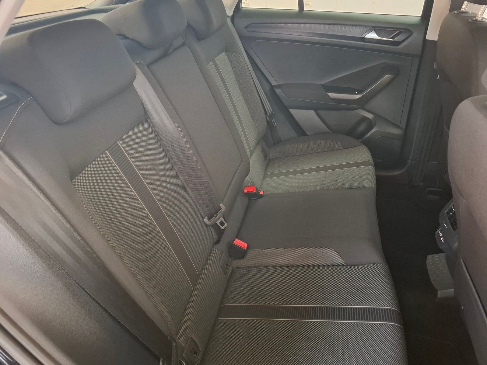 Fahrzeugabbildung Volkswagen T-Roc Life 1.0 TSI +Navi+Abg.Heckscheiben+Sitzh.