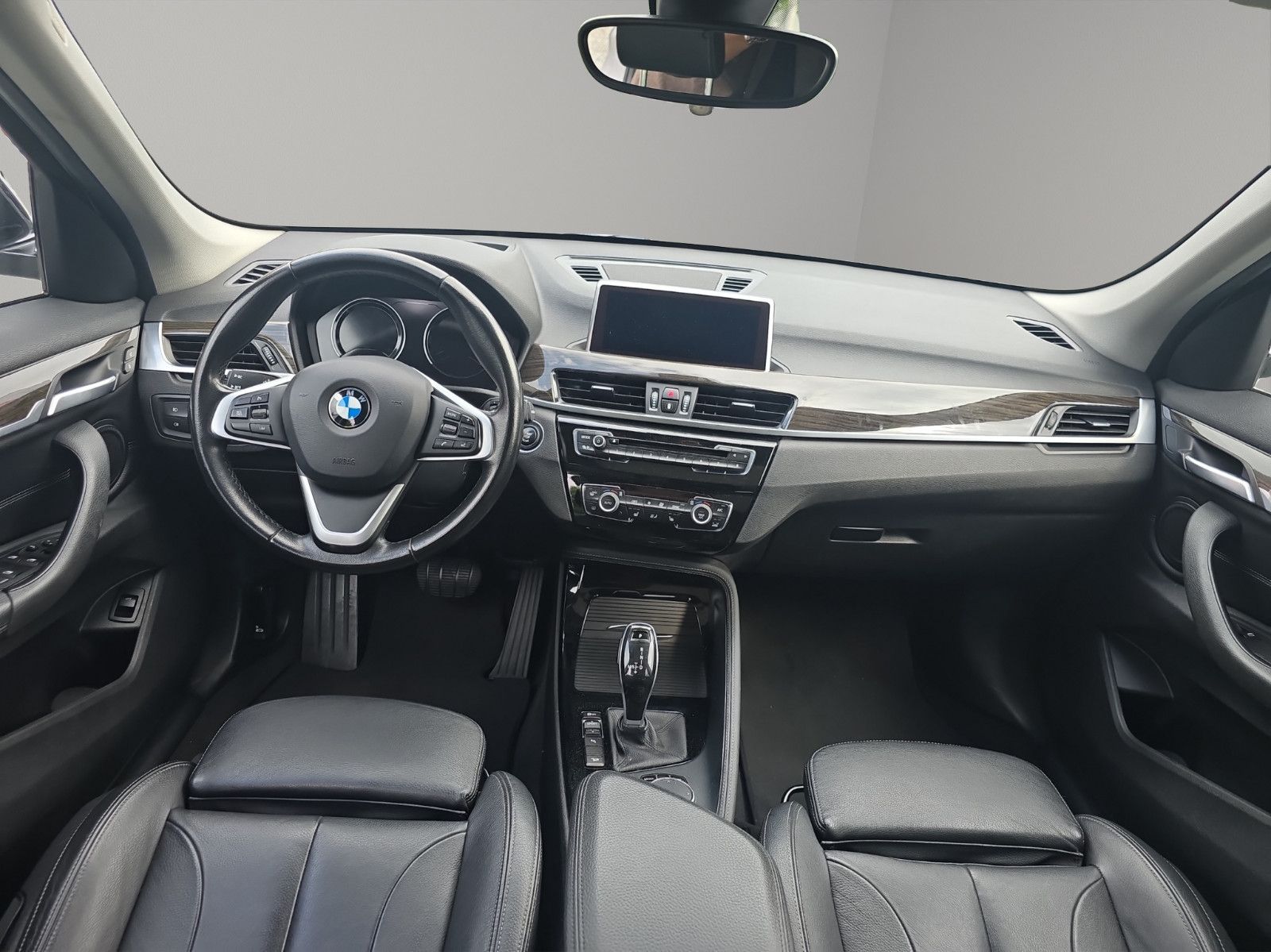 Fahrzeugabbildung BMW X1 xDrive 18 d Sport Line Advantage Parkassiste