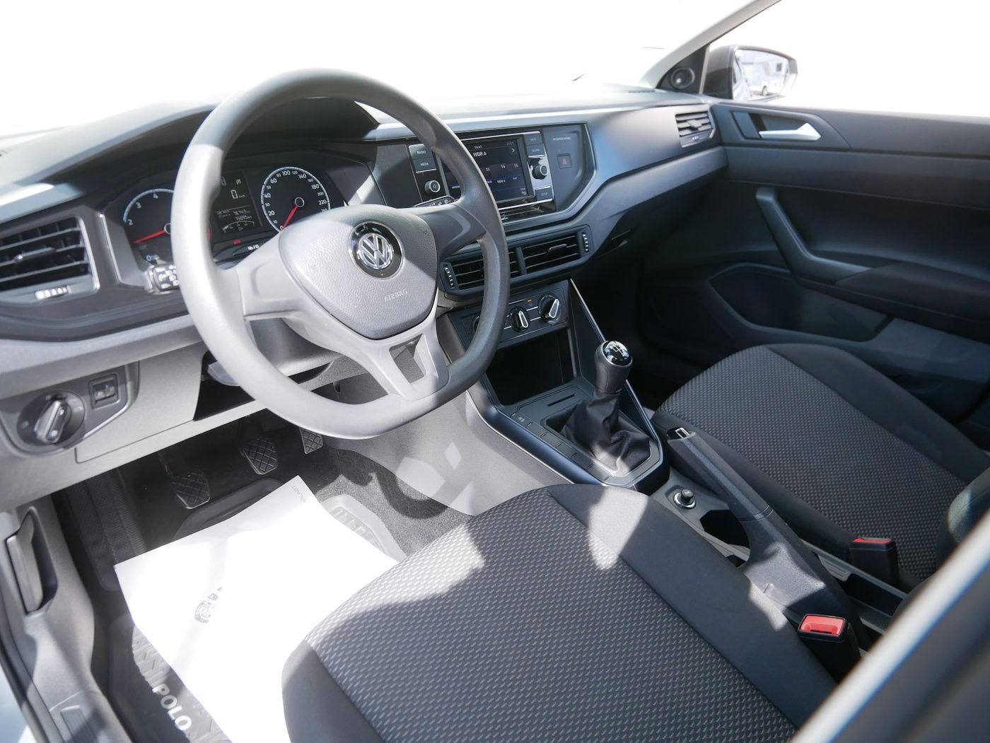 Fahrzeugabbildung Volkswagen Polo -VI 1.0 Trendline Klimaanlage Metallic