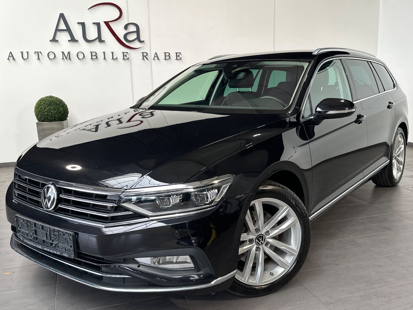 Fahrzeugabbildung Volkswagen Passat Variant Elegance NAV+IQ-LIGHT+ACC+360°+VC